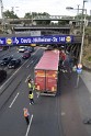 LKW blieb unter Bruecke haengen Koeln Deutz Opladenerstr Deutz Muelheimerstr P047